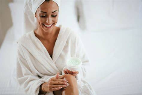 Aplicación de crema corporal después ducha