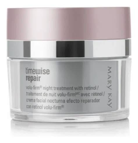 Aplicación de crema facial nocturna