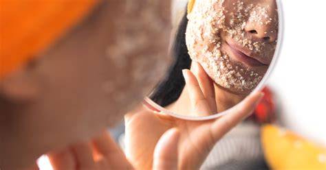 Aplicación de mascarilla corporal de avena