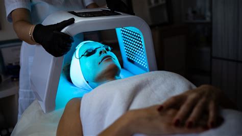 Fototerapia LED para acné en la espalda