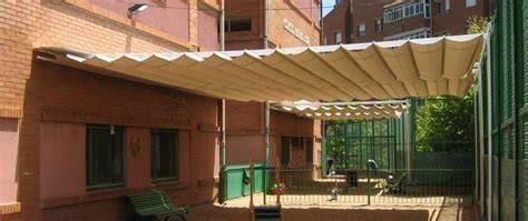Tipos de toldos para patios escolares